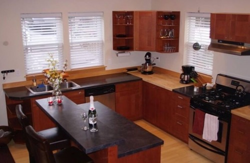 Hood River House | 'C' Street Retreat in the Heights License #410