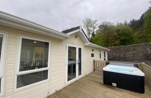 Bethesda Apartment | C02 - The Monaco with Hot tub