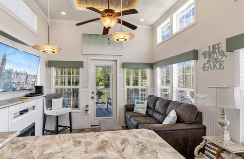 Sherrills Ford Cabin | C19-Pet Friendly Lakefront Paradise