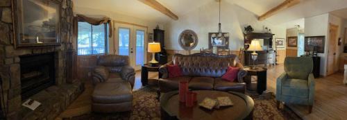 Mount Ida House | C23, Two bedroom, two bath log-sided, luxury Harbor North cottage with hot tub cottage