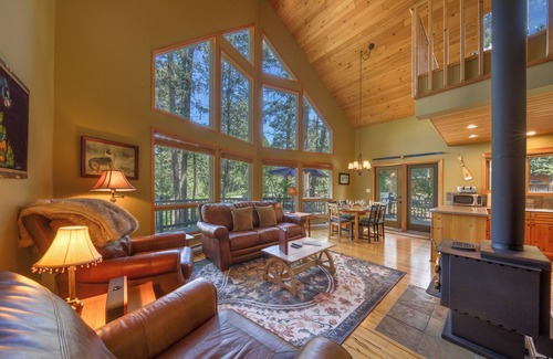 East Kootenay Cottage | Sable Pine Cabin | Sleeps 8 | Nature Trails | Wood Stove