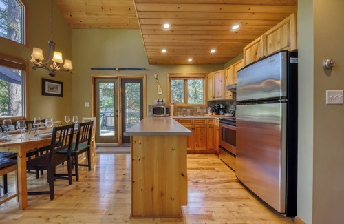 East Kootenay Cottage | Sable Pine Cabin | Sleeps 8 | Nature Trails | Wood Stove