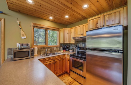 East Kootenay Cottage | Sable Pine Cabin | Sleeps 8 | Nature Trails | Wood Stove