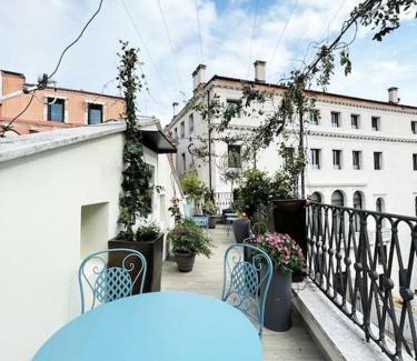 Dorsoduro Apartment | Cà Cornelia - a rooftop terrace with dazzling view