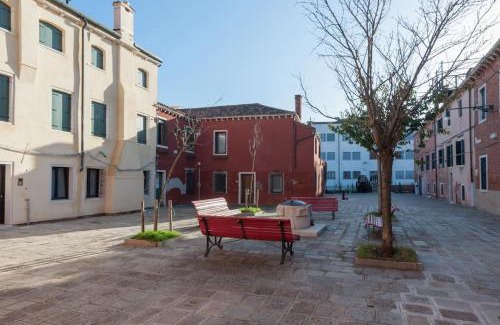 Molina Apartment | Ca' Ferrando, brand new apartment, experienced host!