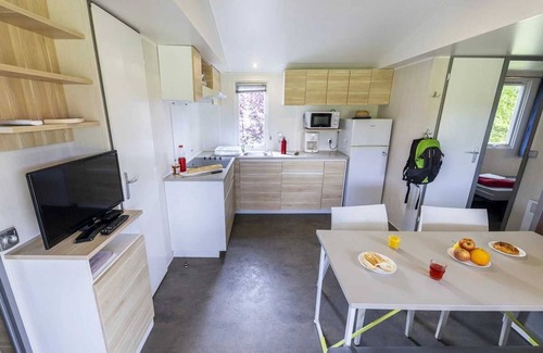 Sainte-Catherine-de-Fierbois House | Camping 5 étoiles - Piscine - ef0ghe