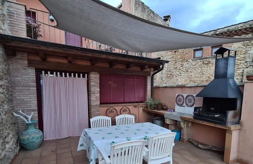 Orriols Cottage | Ca La Maria y Casa Vermella . Costa Brava beaches 20 minutes.
