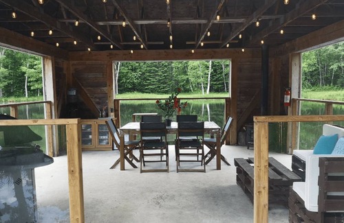 Notre-Dame-Auxiliatrice-de-Buckland Cabin | Dôme Forestier: Glamping, nature, stars, comfort, shared kitchen, CITQ304716.