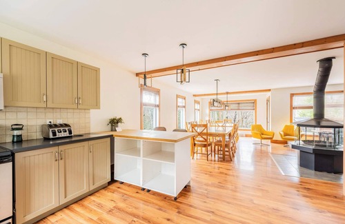 Notre-Dame-Auxiliatrice-de-Buckland House | Gite du Mont du Midi | Ski Chalet with Spa