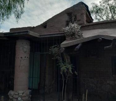 Copacabana House | cabaña bodeguita de adobe