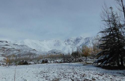 Salto Ski Chalet | Cabaña El Bosquecito con vista al dique