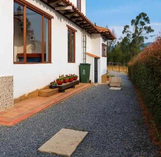 Villa de Leyva House | Cabaña familiar con 3 dormitorios y baños privados