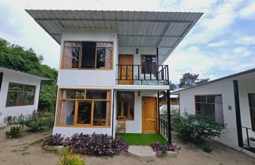 Mindo Cabin | CABAÑAS GOLDEN TANAGER