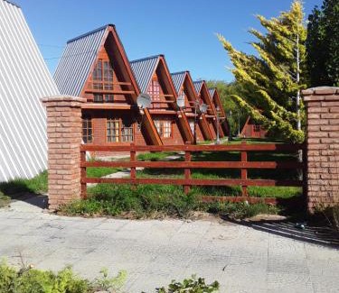 Comandante Luis Piedrabuena Ski Chalet | cabañas rio santa cruz