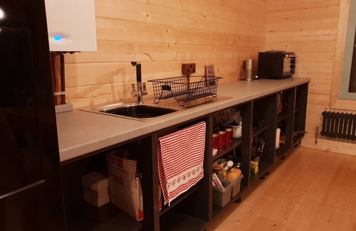 Margate Cabin | Caban Cwtch - Log fire, pool table, fire pit, BBQ, hot tub cinema: Dog friendly