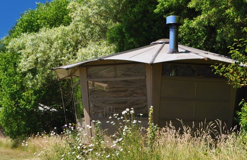 Llantwit Major Cottage | CABAN LLWYNON, romantic, character holiday cottage in Llantwit Major