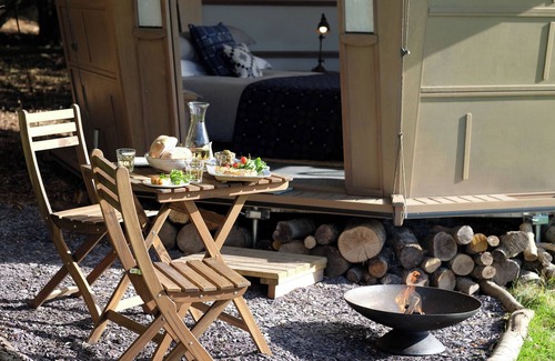 Llantwit Major Cottage | CABAN LLWYNON, romantic, character holiday cottage in Llantwit Major