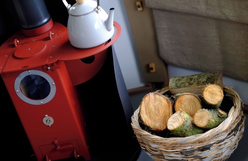 Llantwit Major Cottage | CABAN MERIOS, romantic, character holiday cottage in Llantwit Major