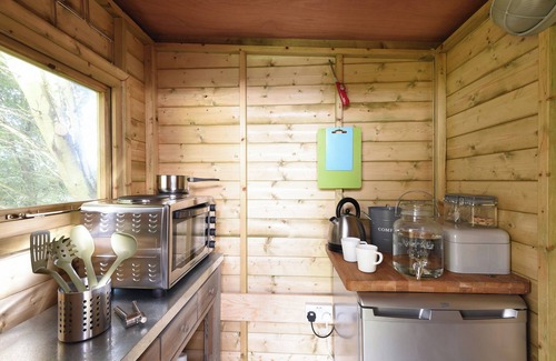 Llantwit Major Cottage | CABAN MERIOS, romantic, character holiday cottage in Llantwit Major