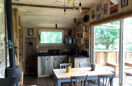 Brissac-Quince House | Cabane Au Bord D'un Étang