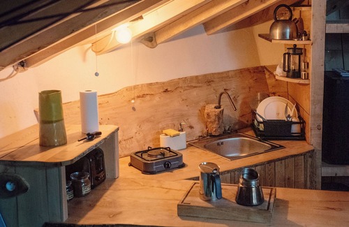 L'Isle-Bouzon Cabin | Cabane perchée/sauna & cold bath/shared natural swimming pool