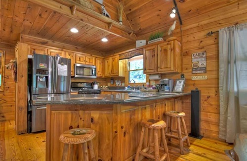 Morganton Cabin | CaBEARnet Creek - hot tub, pet friendly, fire pit