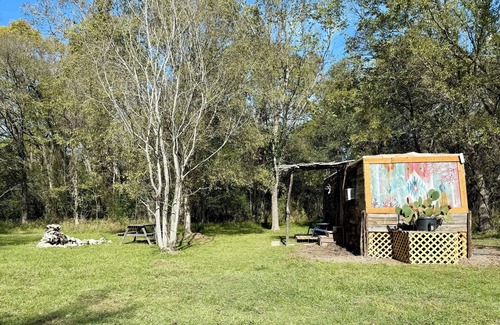 Huntsville Cabin | Cabin 1 Cozy cabin close to Sam Houston Park