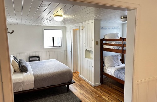 Pinetop Hotel | Cabin 1 "Family Cabin"