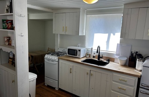 Pinetop Hotel | Cabin 1 "Family Cabin"