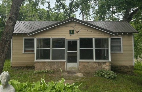 Steelville Cabin | Cabin 1 on Meramec River
