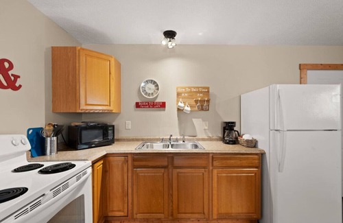 Eckerty House | Cabin 10 The Village @ Patoka Lake