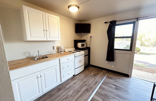 Manitou Springs Cabin | Cabin 12 | 2 Beds + Futon Near Garden of Gods