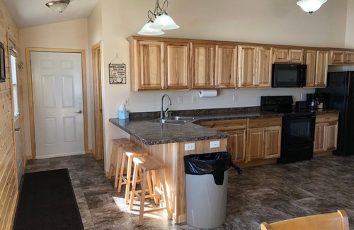 Hines Villa | Cabin 13 Lakefront Family Resort