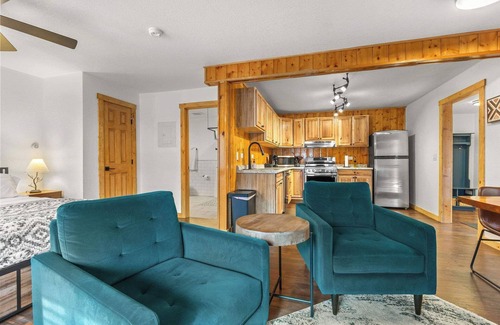 Estes Park Cabin | Cabin 21- Accessible Unit & King Bed