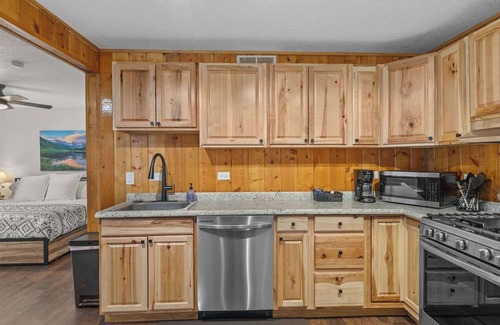 Estes Park Cabin | Cabin 21- Accessible Unit & King Bed