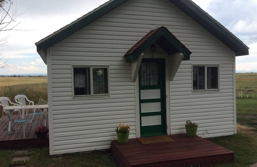 Ashton Cottage | Cabin 3 at The Jolley Camper and Cottage Rental