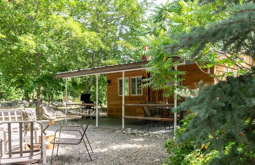 Christina Lake House | Cabin 3 Caribou -Family Hideaway 2 BR, sleeps 4 - Close to Beaches, Fishing