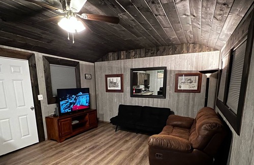 Natural Dam Cabin | Cabin #3 Creekside
