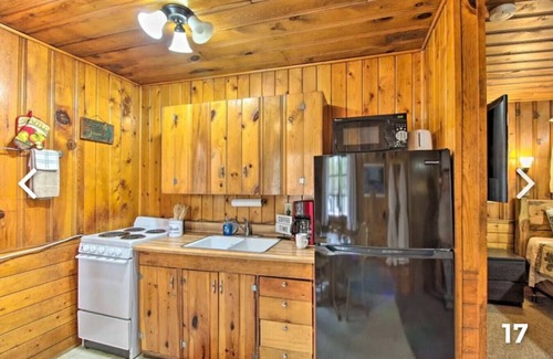 Pinetop-Lakeside Cabin | Cabin 3 with Hot Tub