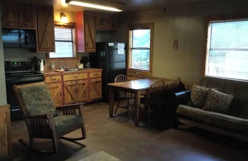 Longtown Cabin | Cabin #4 at Snug Harbor Cabins Lake Eufaula, OK