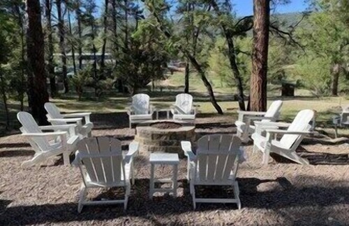 Payson Cabin | Cabin 4 – Bear Claw Cabin - Indoor Jacuzzi, Fireplace, Kitchenette, Porch Swing