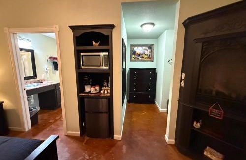 Lakehills House | Cabin 4 The Roost Cabins