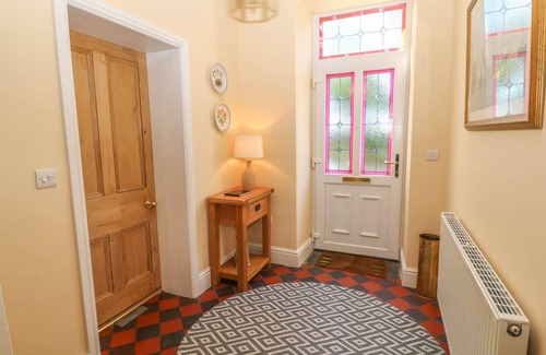 Talybont Cottage | Cabin ∙ 6 bedrooms ∙ 10 guests