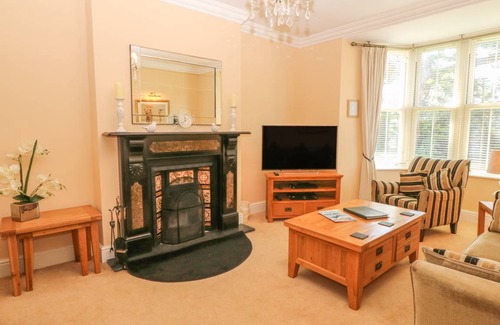 Talybont Cottage | Cabin ∙ 6 bedrooms ∙ 10 guests