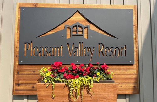 Arcadia Cabin | Cabin 8/Pleasant Valley Resort/Hot Tub/Sauna/BBQ