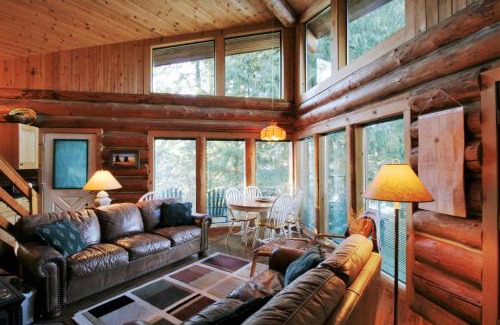 Maple Falls House | Cabin 97 - pinecone Log Cabin at the Lake that is Pet-friendly
