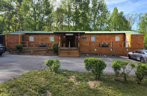 Rocky Grove Cabin | Cabin Apt 20min to Gatlinburg across from Ntl Park GameRoom+FirePit+Pet Friendly