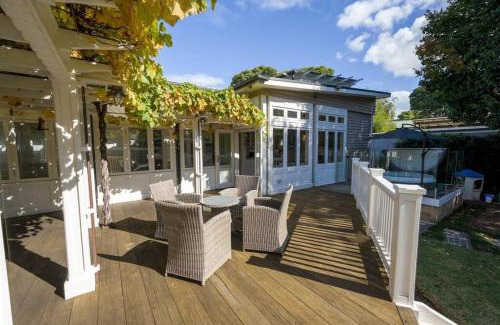 Cowes House | Cabin Charm - Hot Tub Bliss, Moments from the Beach
