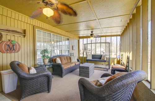 Tunica House | Cabin Fire Pit Less Than Half-Mi to Tunica Lake!