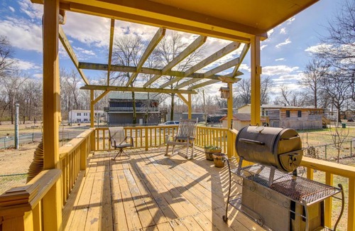 Tunica House | Cabin Fire Pit Less Than Half-Mi to Tunica Lake!